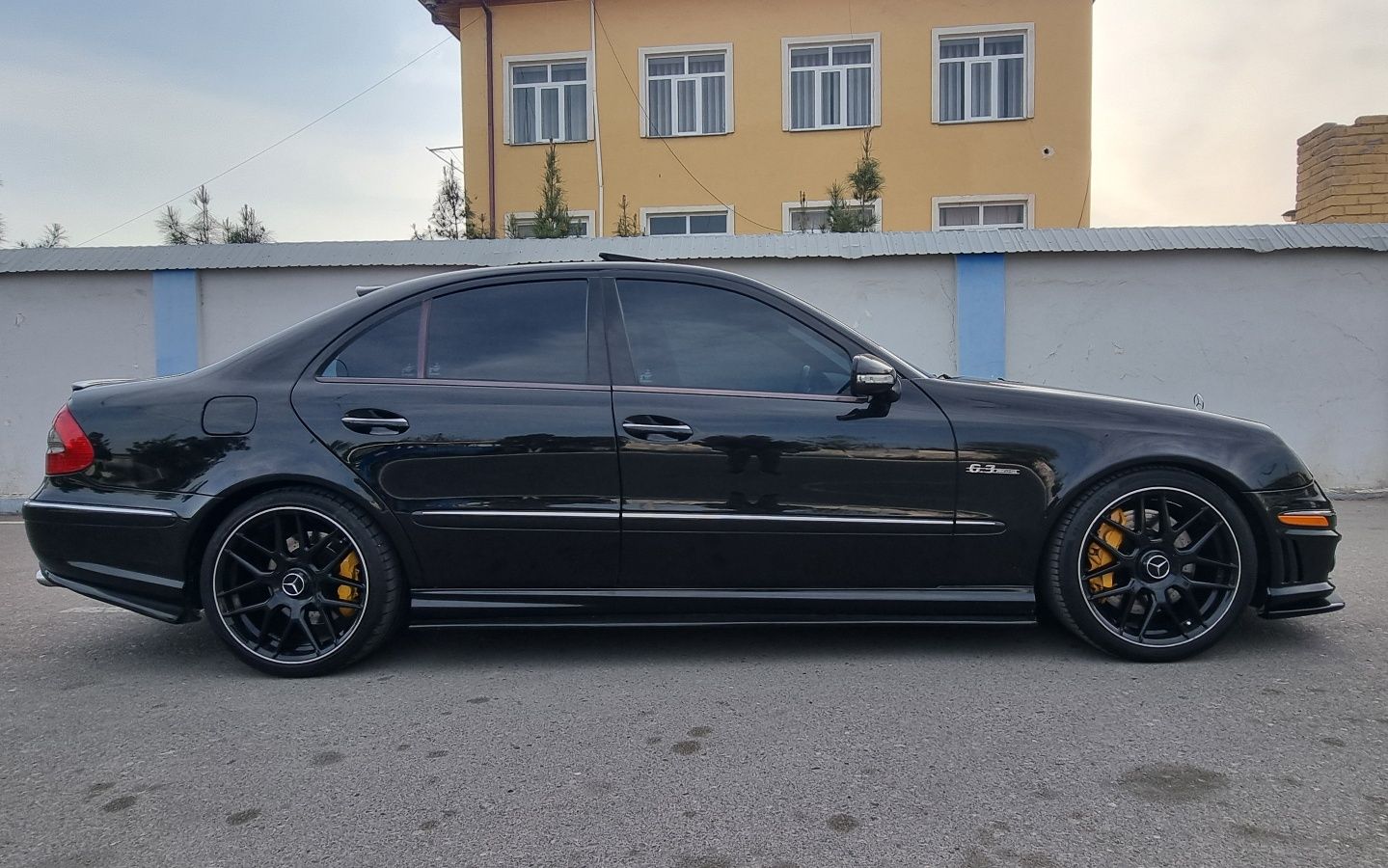 Mercedes E 63 AMG купить в Узбекистане - продажа автомобилей Мерседес E 63  AMG б/у и новых на OLX.uz