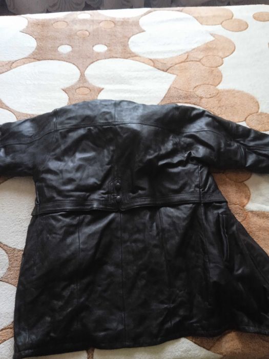 Продается новая Кожаная (женская)куртка (с подкладкой и капюшоном)