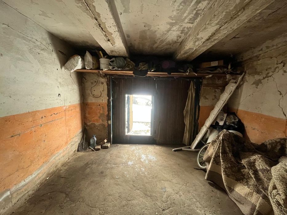 Гараж 700 000 кеми бар