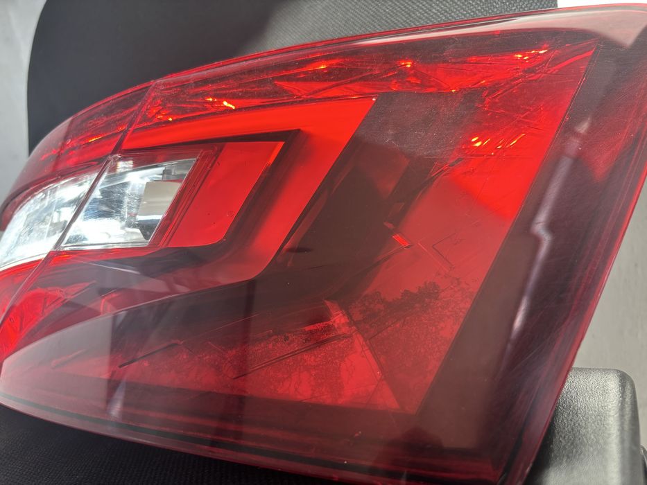 Заден десен стоп skoda superb 3