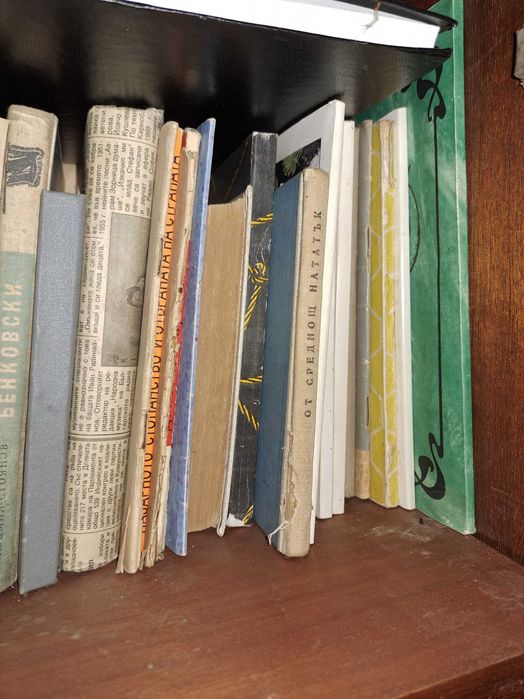 продавам стари книги от 1960 г до 1990 г, цена на бройка