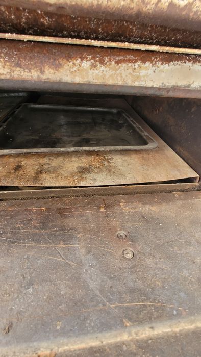 Olot somsa pechi sotiladi.