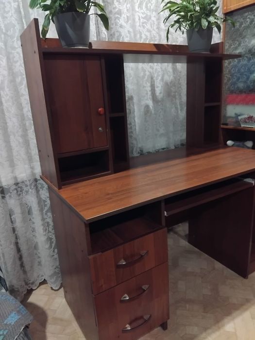 Продам Компютерный стол