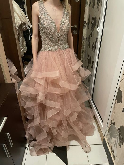 Бледо розова бална рокля