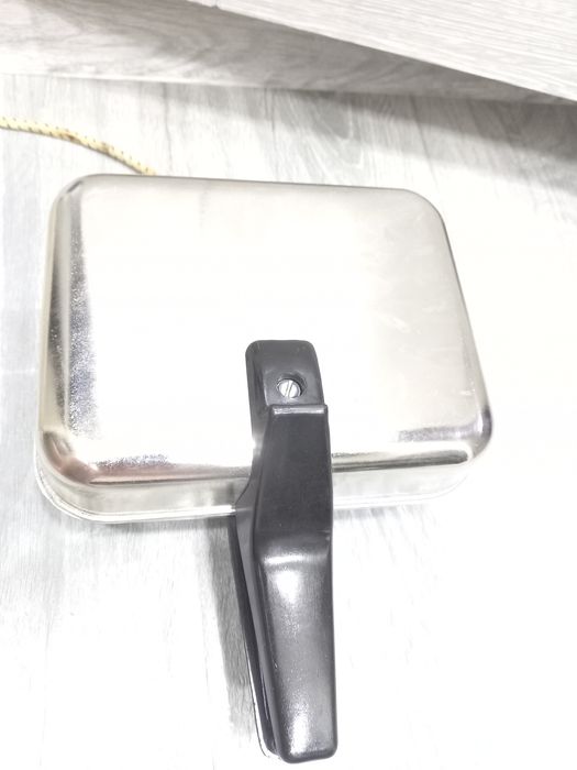 Вафельница продаётся