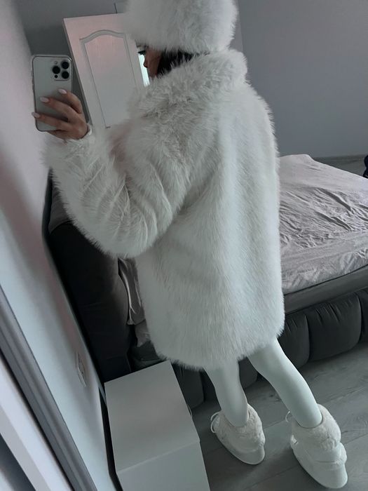 Бяло палто косъм