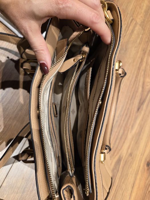 Дамска чанта Guess