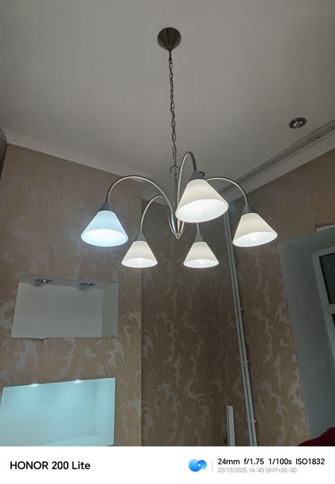 Продаются люстры