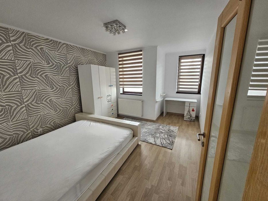 închiriez apartament 3 camere, ultracentral str. Zimbrului nr. 7