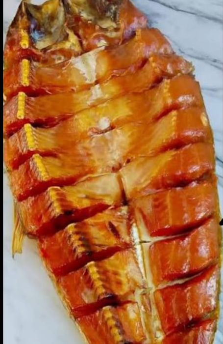 Продается копченая рыба.