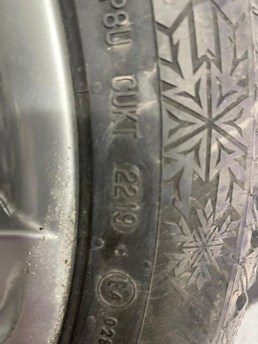 Продам шины с дисками 4 шт на BMW шипованные