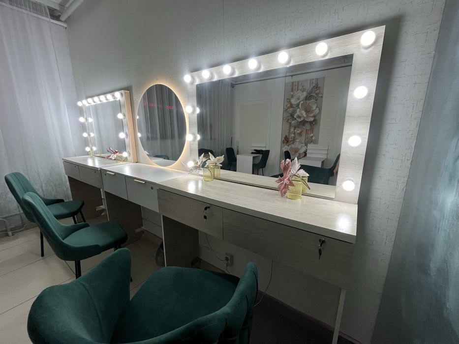 Сдам в аренду маникюрный стол, визажный стол