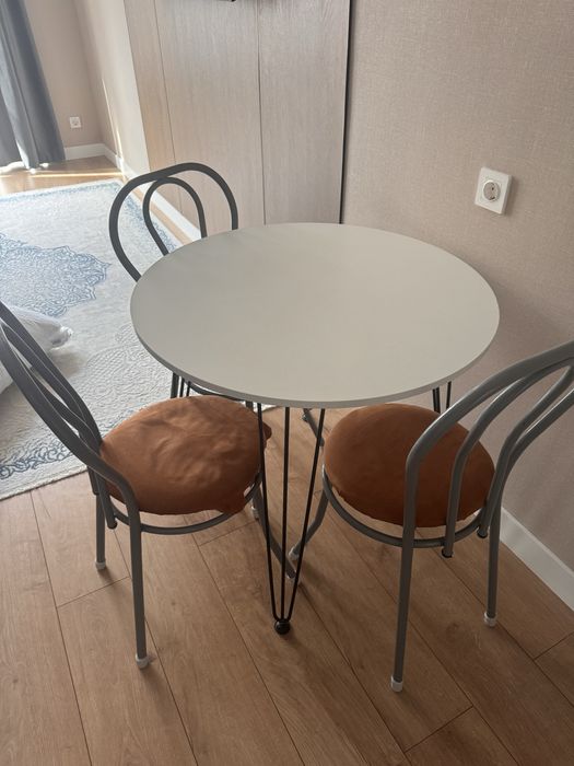 Продам стол и 3 стула, б/у