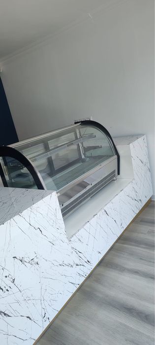 Tejghea cofetărie + vitrină pentru prăjituri
