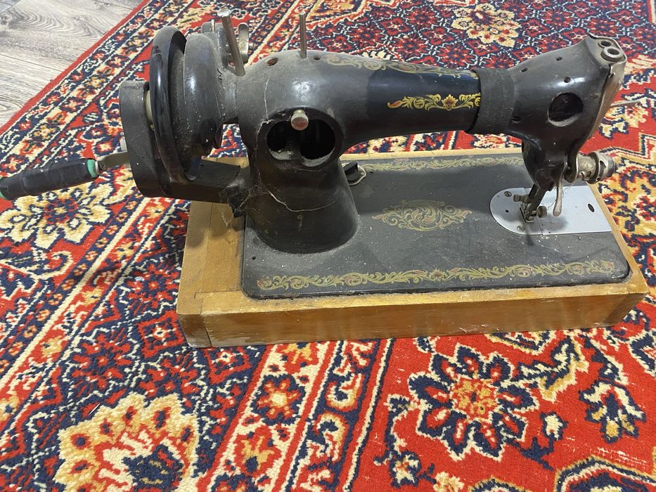Продам швейную машинку