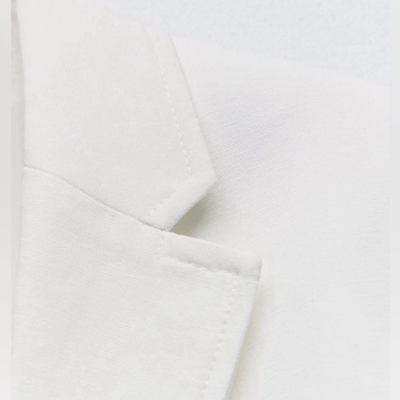 Ленен къс блейзър на ZARA
