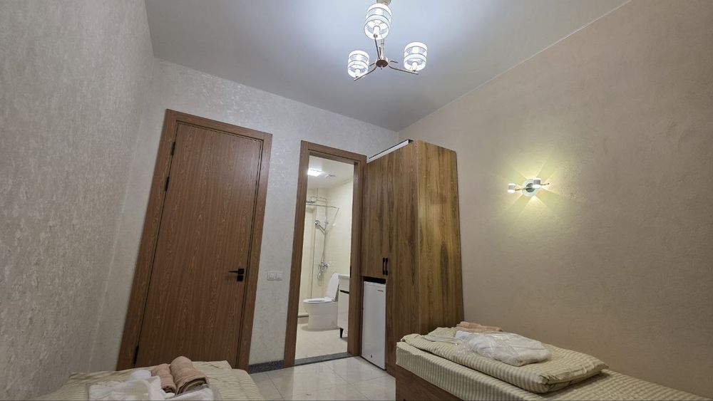 Hotel mehmonxona sergeli moshina bozor 3-4 bekatga yaqin ruvd kuchada