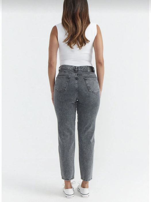 Нови дамски дънки с камъни