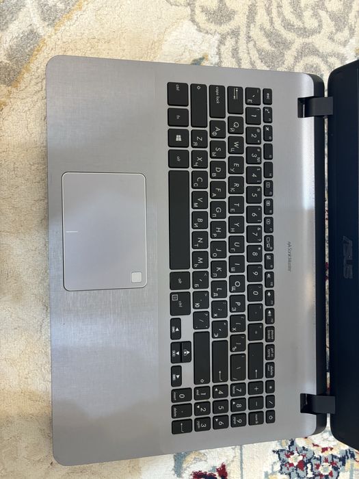 Ноутбук Asus в отличном состояний