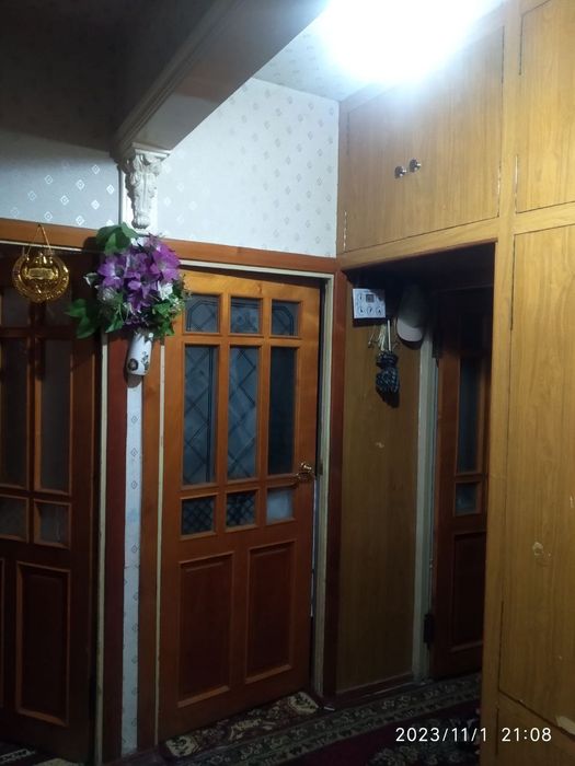 Кора камишда 4 хонали Уй сотилади. Узкими уйим