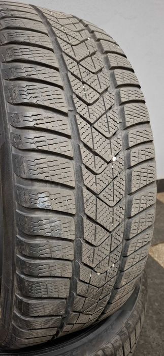 2бр. 225/40/20 Pirelli RFT 6.2mm грайфер, дот 22г. Безплатен монтаж