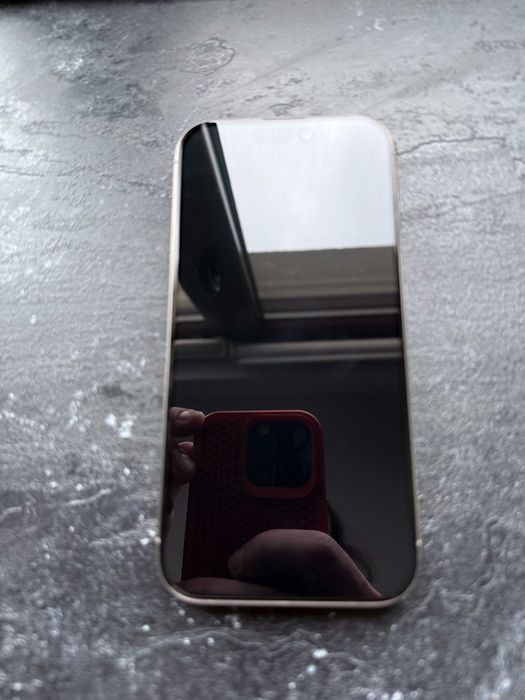 iPhone 15 pro 256 gb.