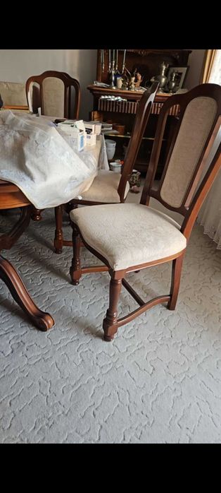 Маса със седем стола (антикварни)