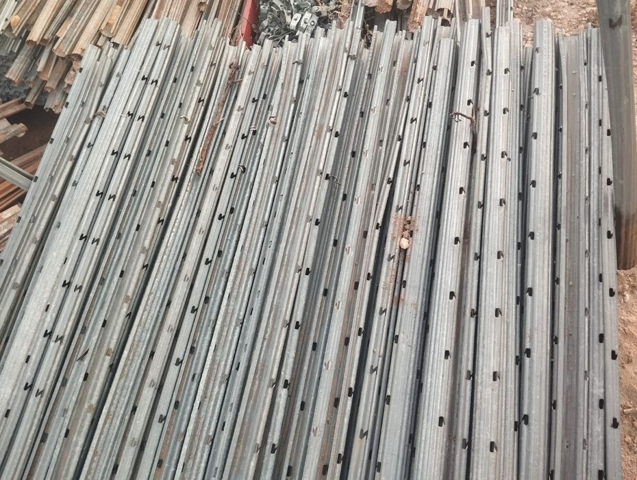 Stalpi/spalieri plasa gard ,vita vie, mure , zmeura ..ETC