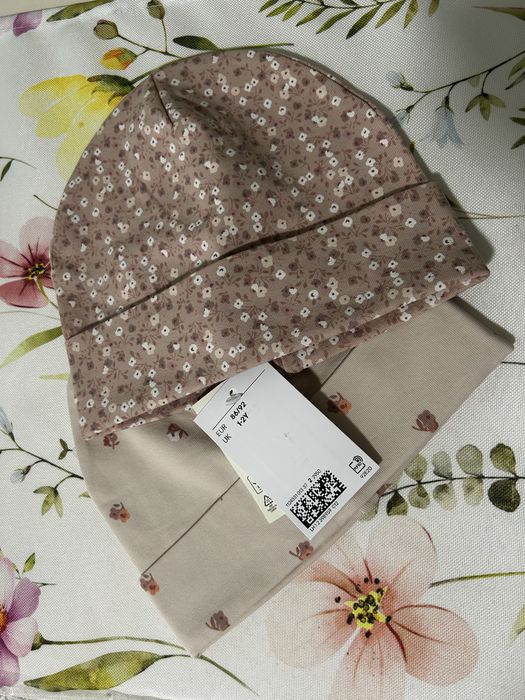 Caciuli H&M noi cu eticheta