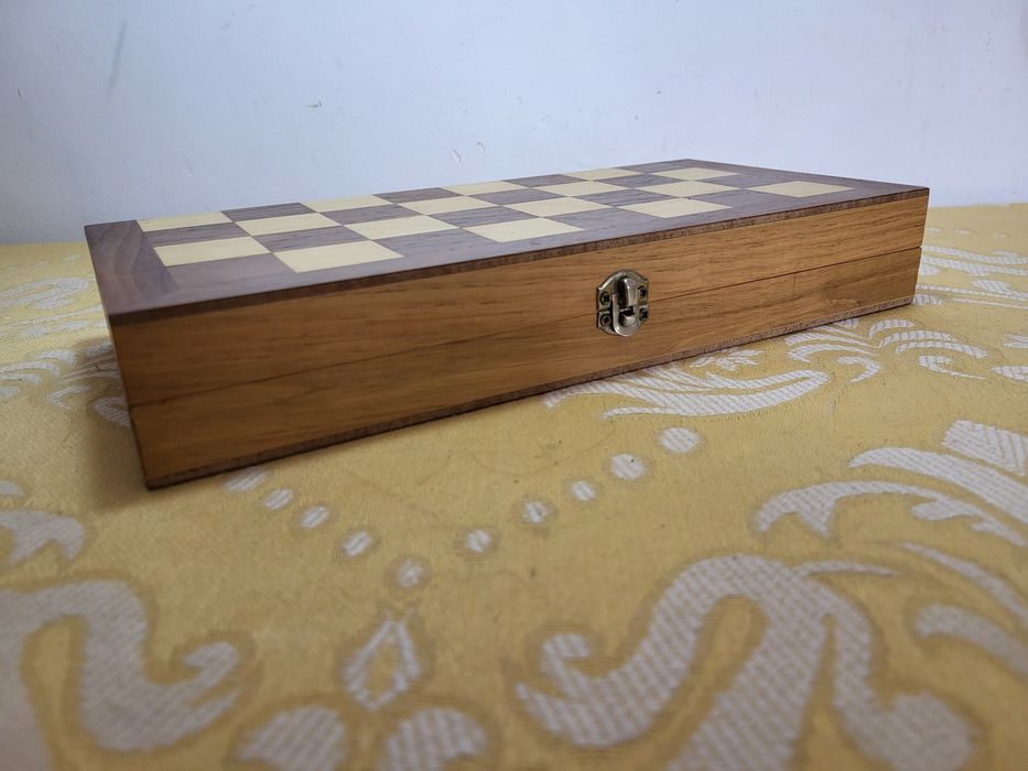 Дървен шах с табла