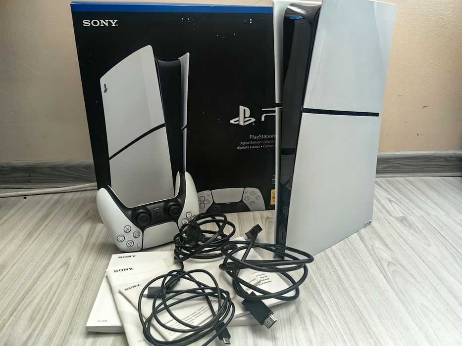 Продавам Playstation 5 Digital Edition пълен комплект