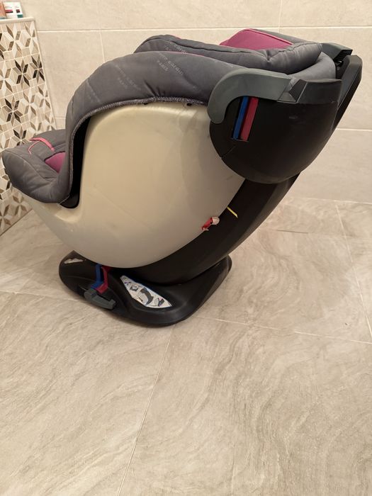Продам автокресло кокон фирмы Pierre cardin paris