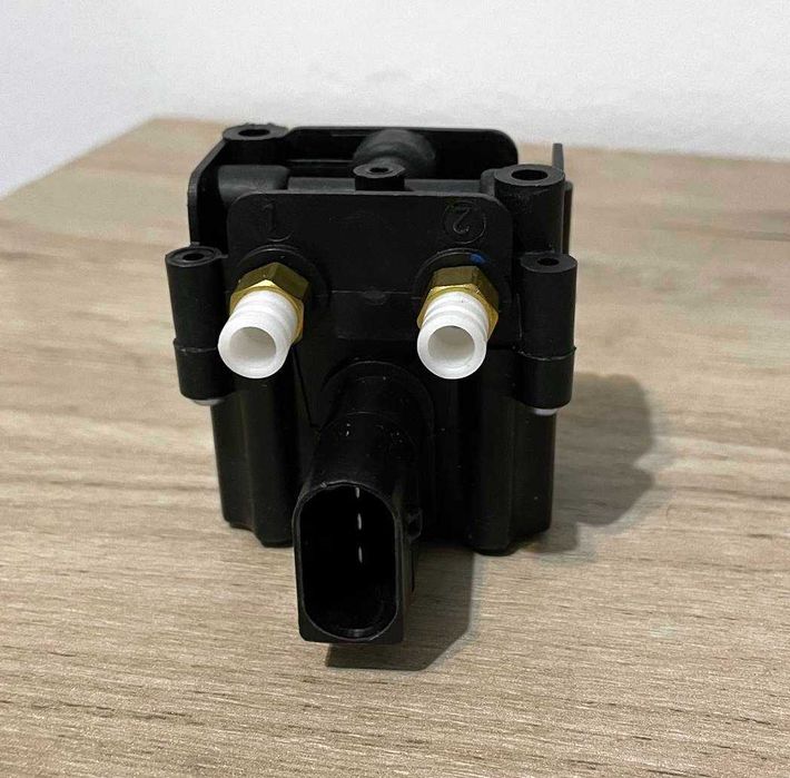 Solenoid/bloc valve suspensie aer pentru BMW E61, E70, E71