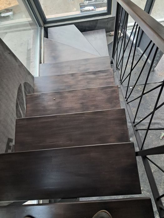 Placam scări cu lemn masiv