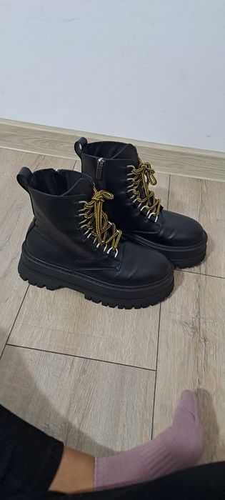 Ghete de dama pull&bear