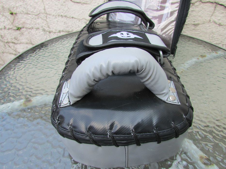 Лапа щит Tapout Thai Strike