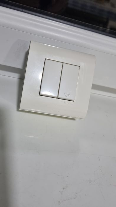 Реверсивный вклюяатель LEGRAND