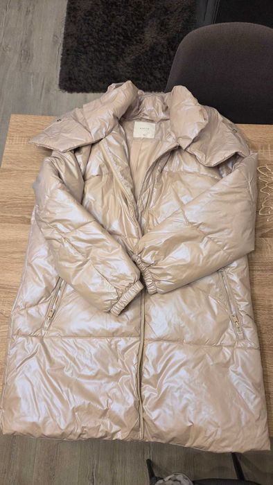 Дамска шуба над коляното.