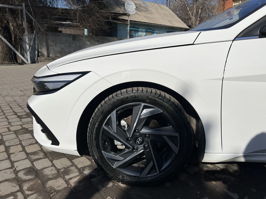 Hyundai Elantra 2023