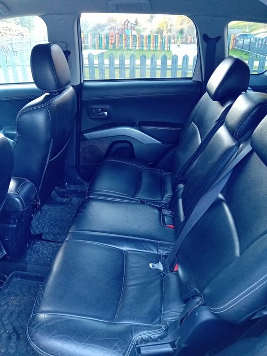 Mitsubishi out lander