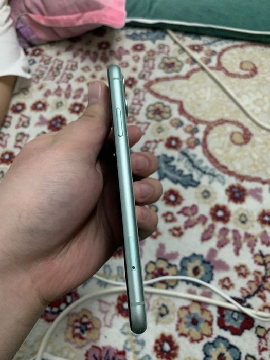 Продам Iphone 11