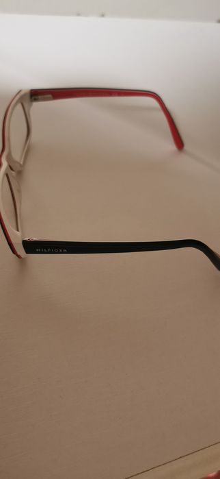 Rama ochelari Tommy Hilfiger impecabile