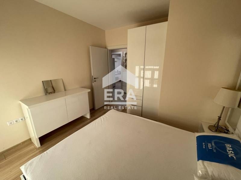 Дава се под наем Тристаен апартамент в Варна, Цветен квартал - 80 кв.м за 742 € - Снимка #7