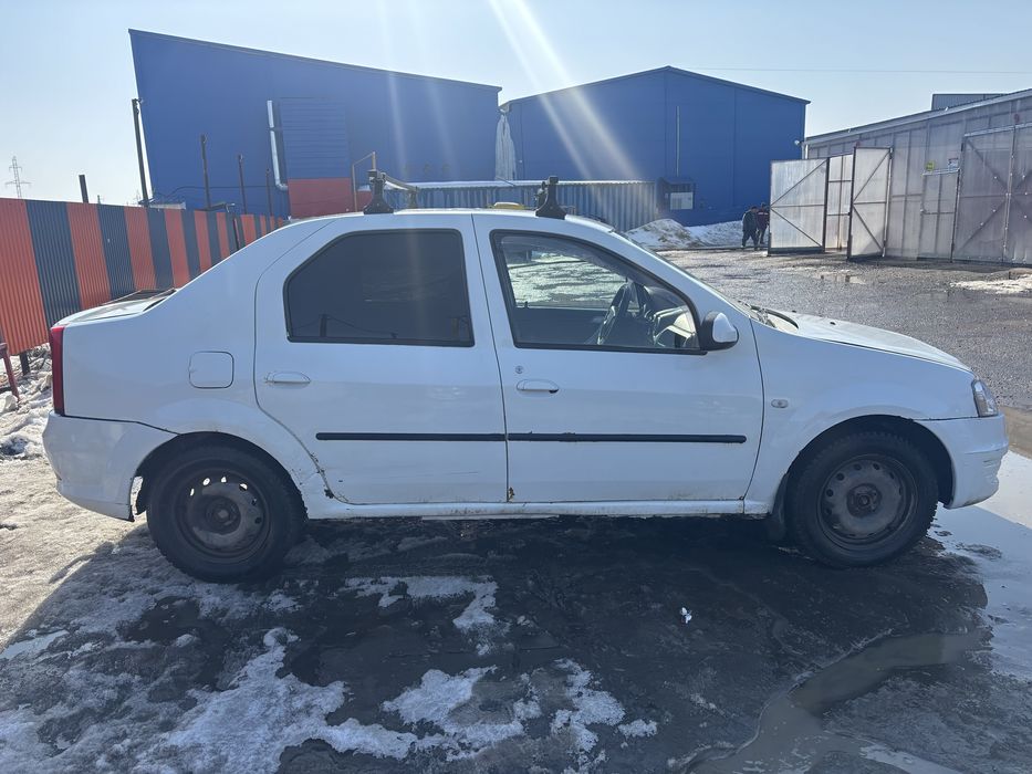 Продам рено логан 1.6