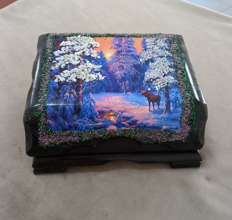 Шкатулка  из  Змеевика