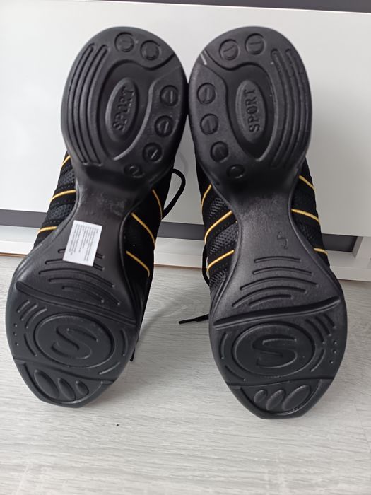 Маратонки за танци