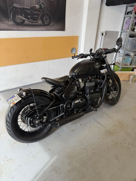 Triumph Bobber Black