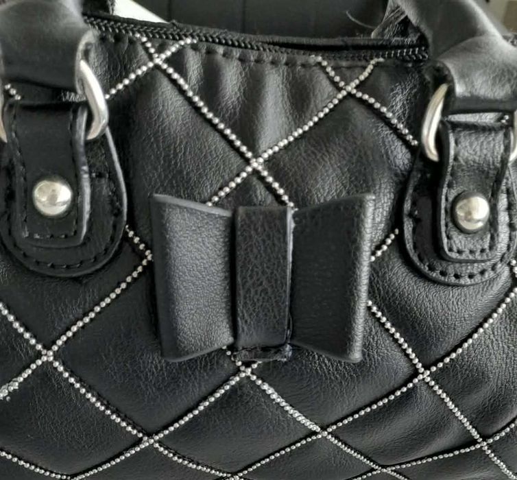 Малка черна чанта