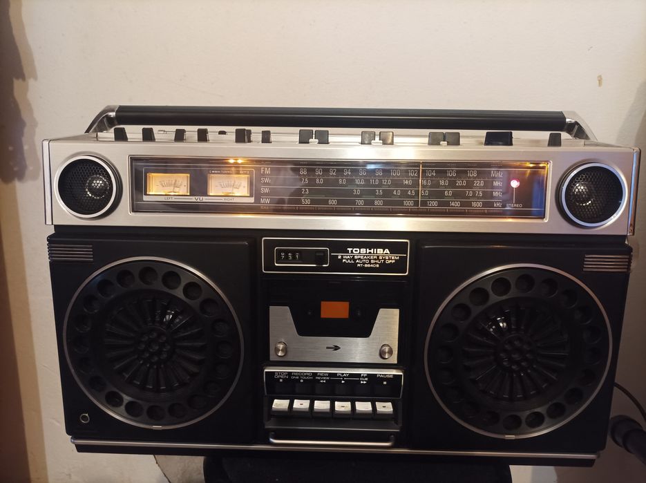 Vând radio casetofon Toshiba rt 8840 s