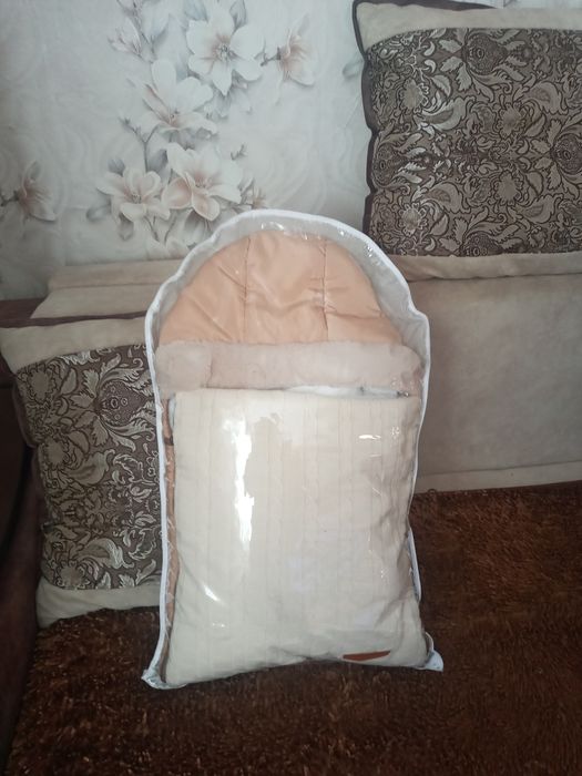 Продам зимний конверт на выписку